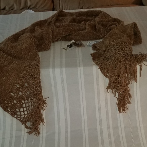 Beautiful Shawl  Fall - Picture 4 of 7